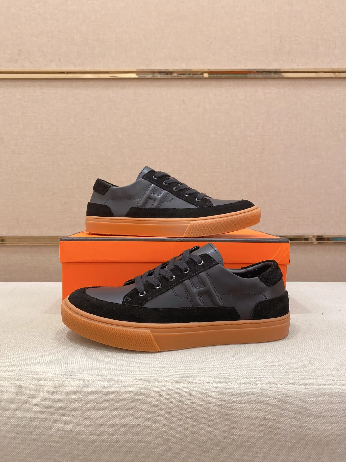 Men's clothing and shoes💰: 400💰Couple model💏"HERMES"【Classic original single version】Hermès; top 🔝purchasing agent🔍🔍latest 🇺🇸 counter sale simultaneously, original version imported from Italy ▲▲ox Leather ▲▲Exquisite workmanship (Italian 🇮🇹Imported water-dyed 🐂cowhide lining) sole: Original sole provided by the original factory, ⚠️exclusive double-layer activity·TPR·rubber·combined molded outsole; Male and female code numbers: 36-44 (can be customized to 45/46, non-refundable)